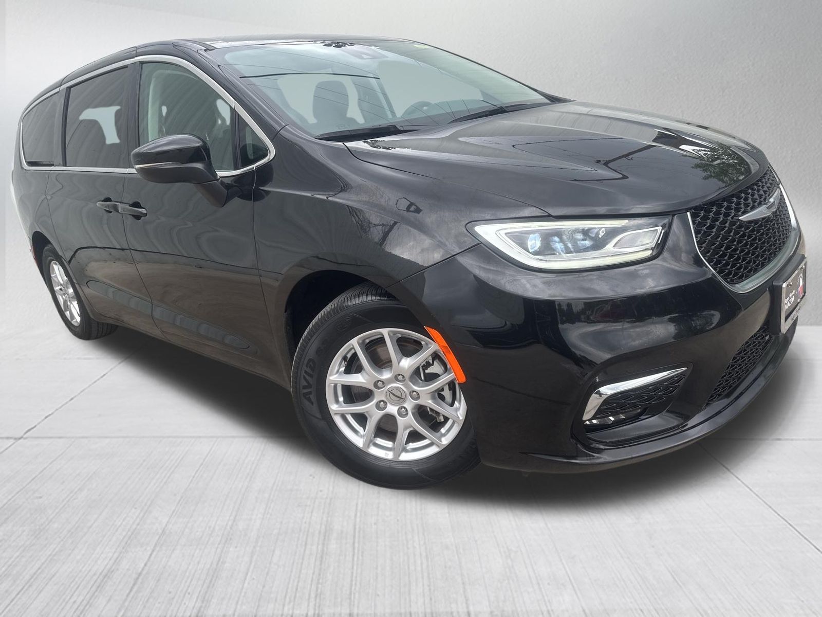 Used Car 2023 Chrysler Pacifica  Touring L For Sale Under $25,000 In Austin, Texas