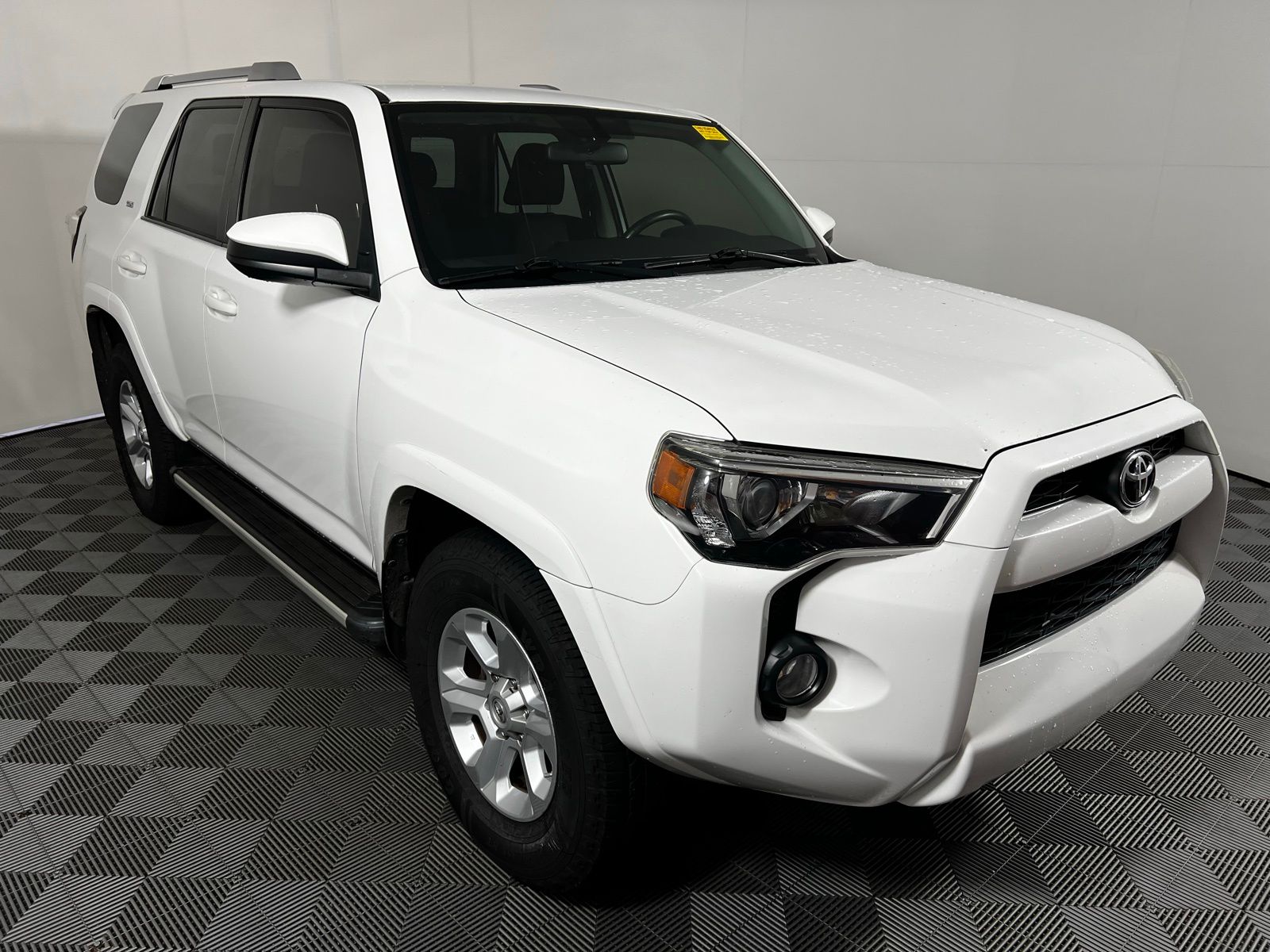 Thumbnail: 2017 Toyota 4Runner - 3