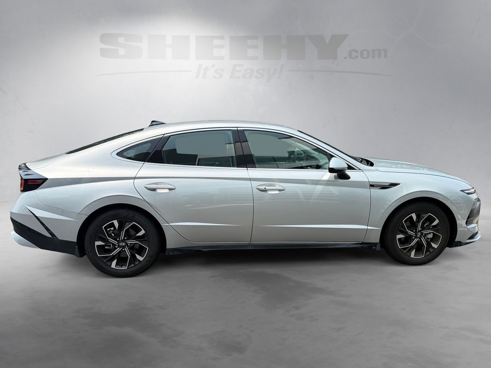 Used 2025 Silver Hyundai SEL image 10