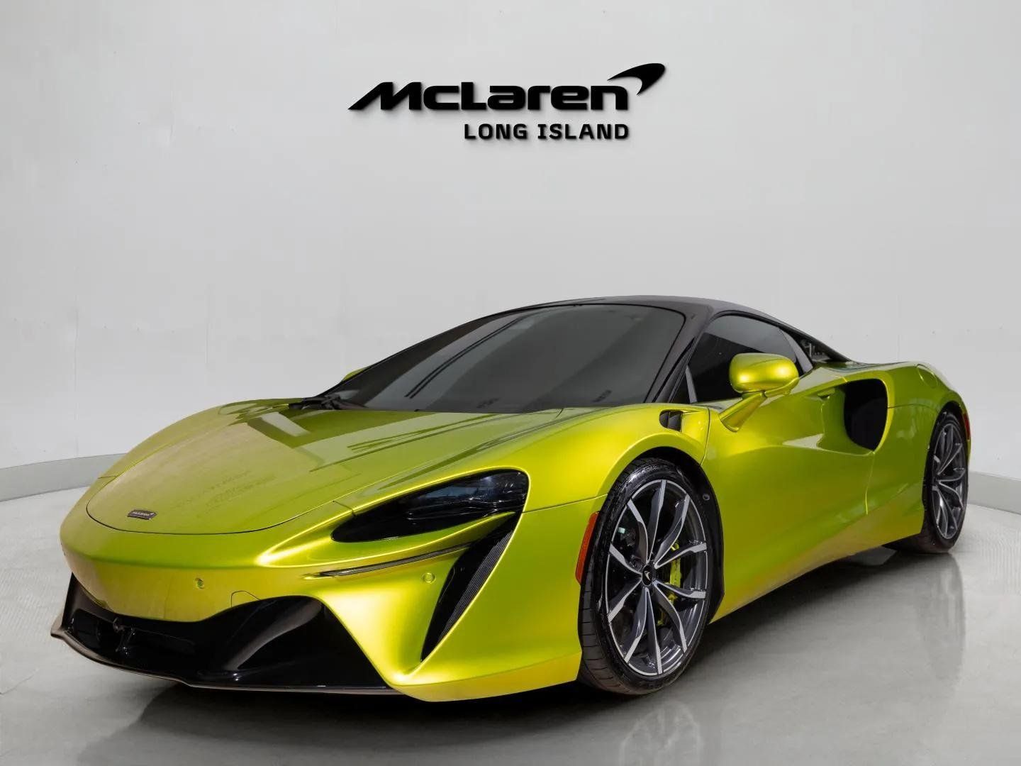 2023 McLaren Artura Techlux
