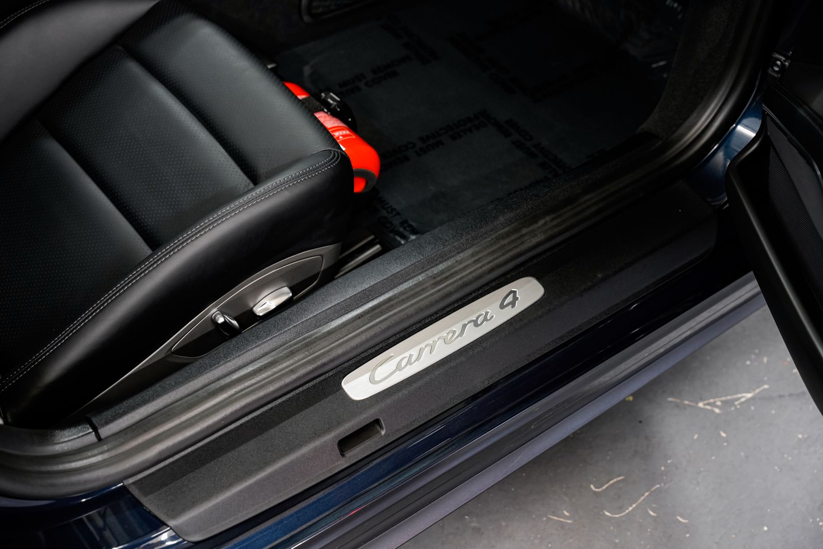 2014 Porsche 911 Carrera 4 — photo 23
