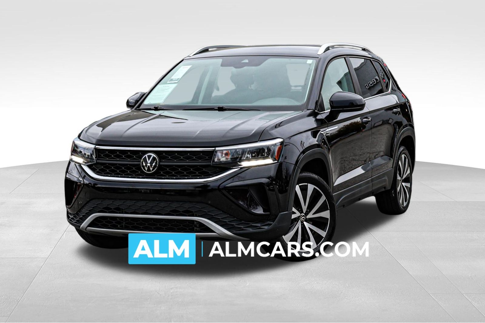 2024 Volkswagen Taos SE's photo