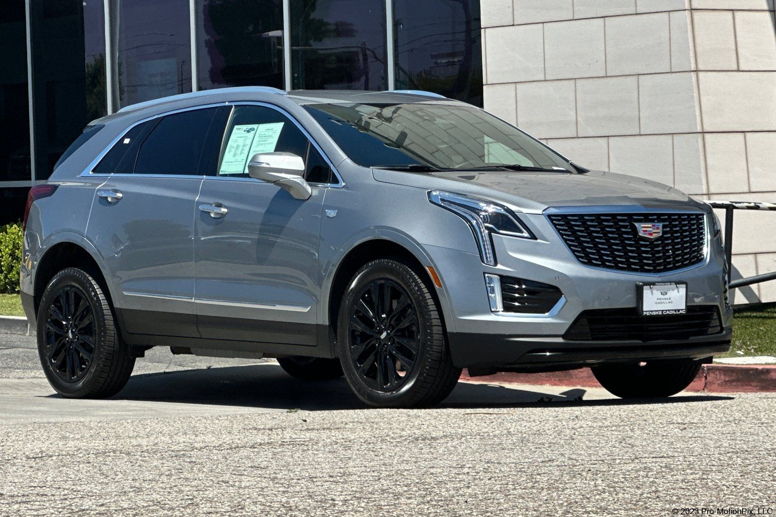 Argent Silver Metallic 2024 Cadillac XT5 SUV / Crossover Front-Wheel Drive 9-Speed Automatic