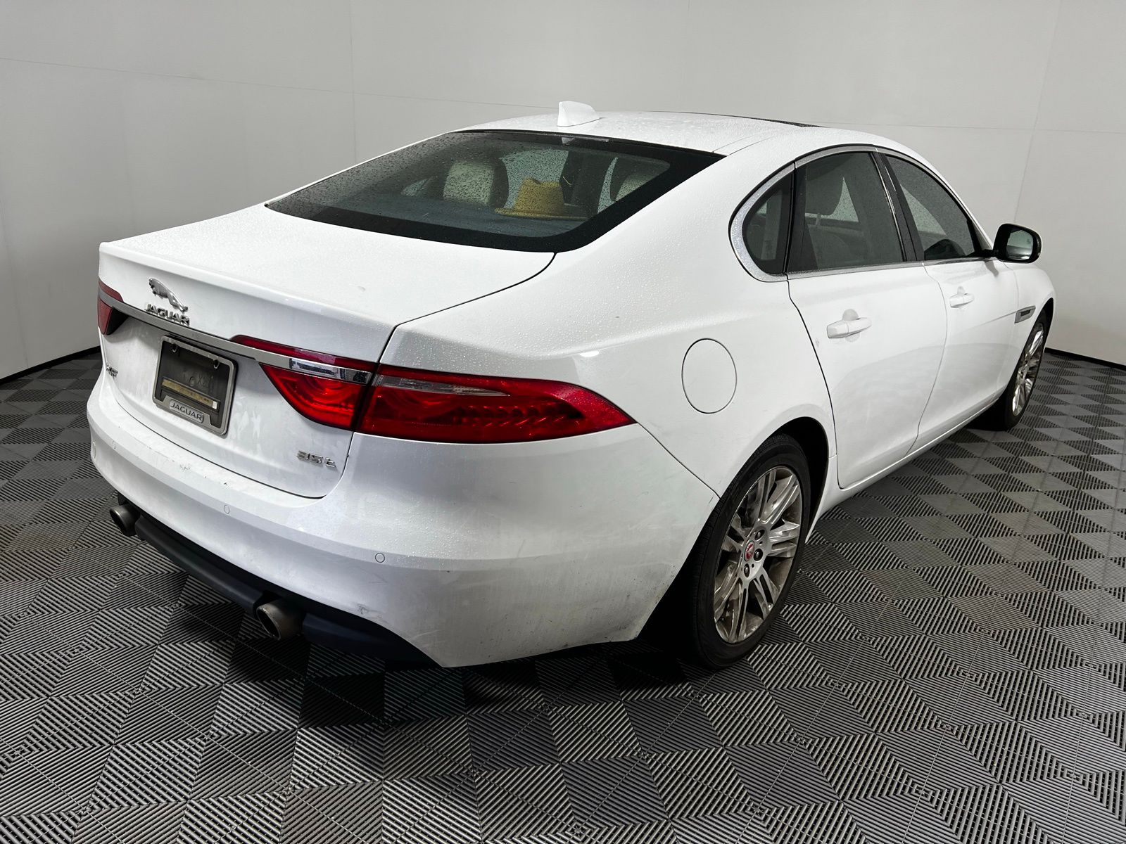 Thumbnail: 2017 Jaguar XF - 5