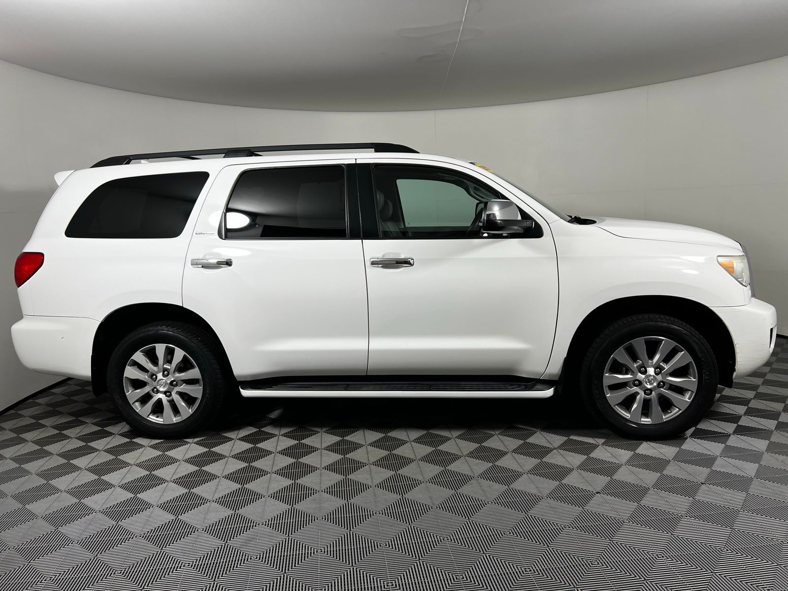Thumbnail: 2015 Toyota Sequoia - 4