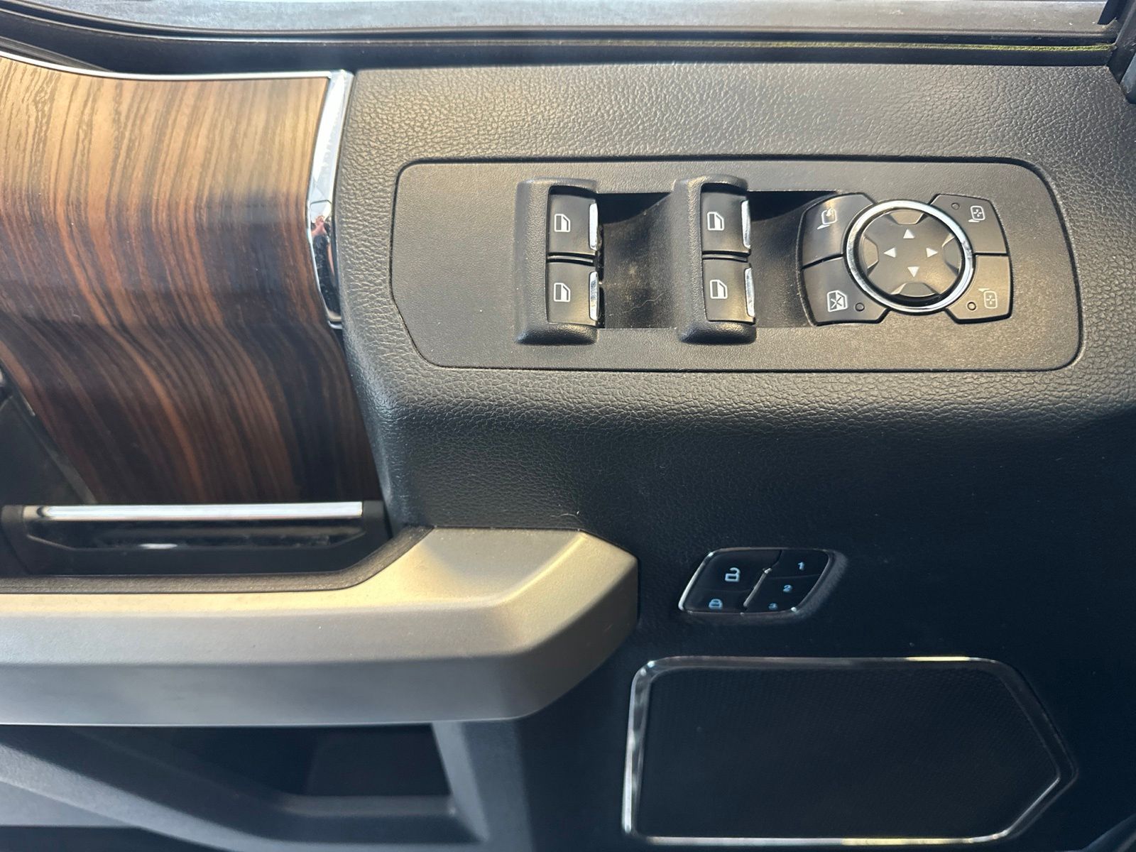 Used 2015 Blue Jeans Metallic Ford Lariat image 20