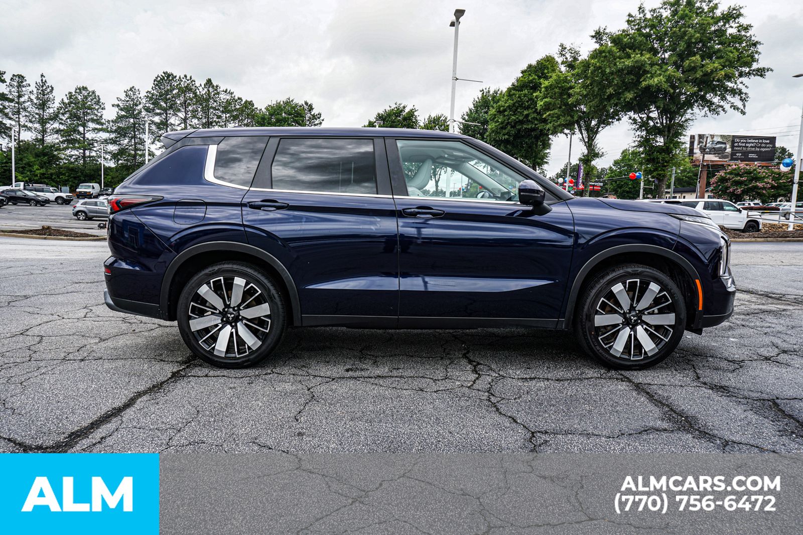 Used 2025 Blue Mitsubishi SE image 11