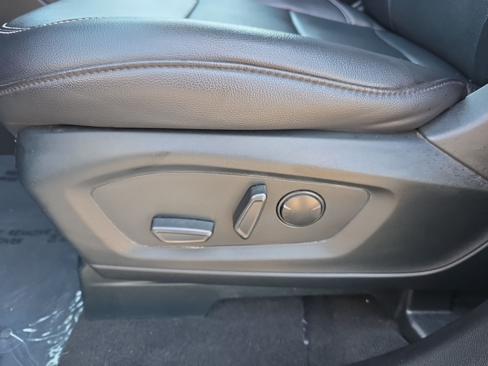 Used 2023 Silver Ford Limited image 39