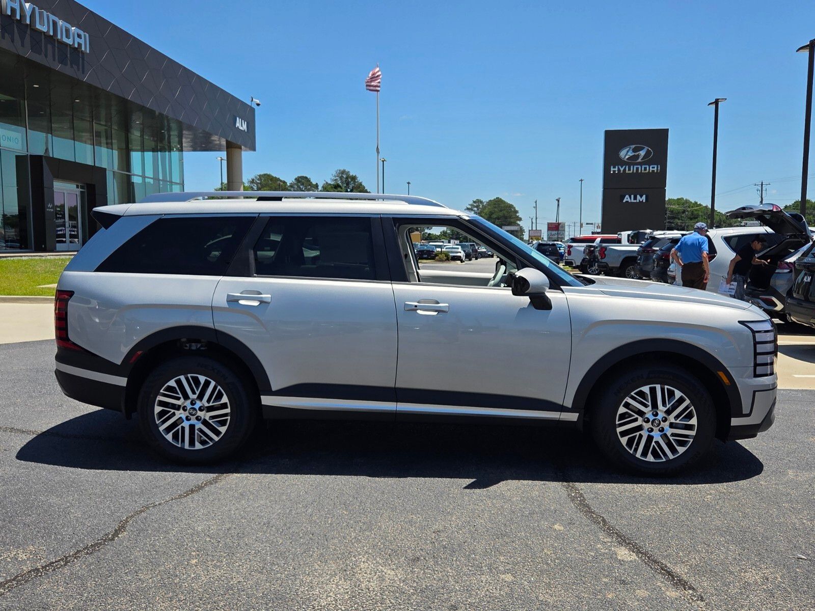 New 2026 Silver HYUNDAI SEL image 15