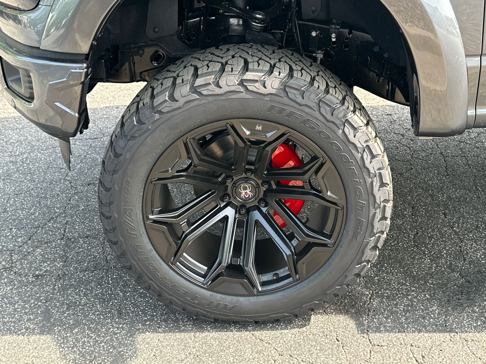 New 2026 Carbonized Gray Metallic Ford XLT image 12