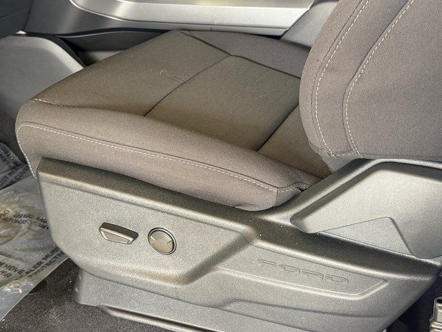 New 2026 Oxford White Ford XLT image 22