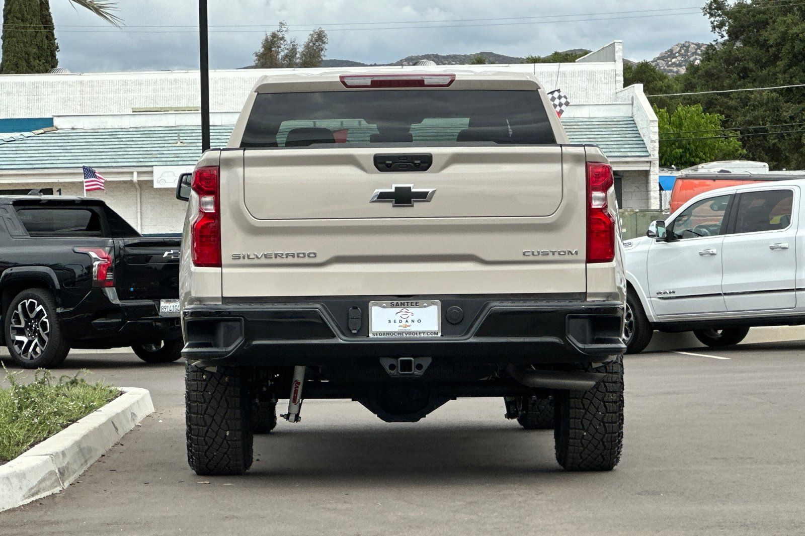 View vehicle photo 5