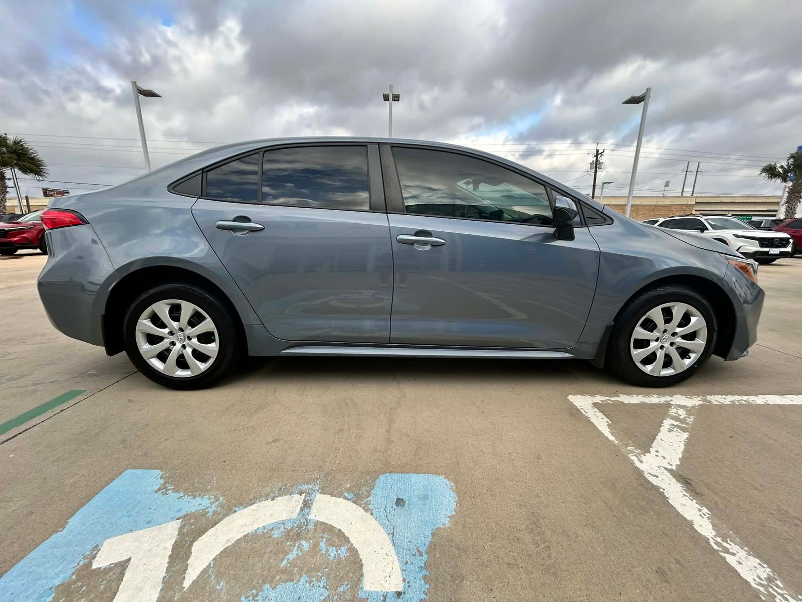 View vehicle photo 4