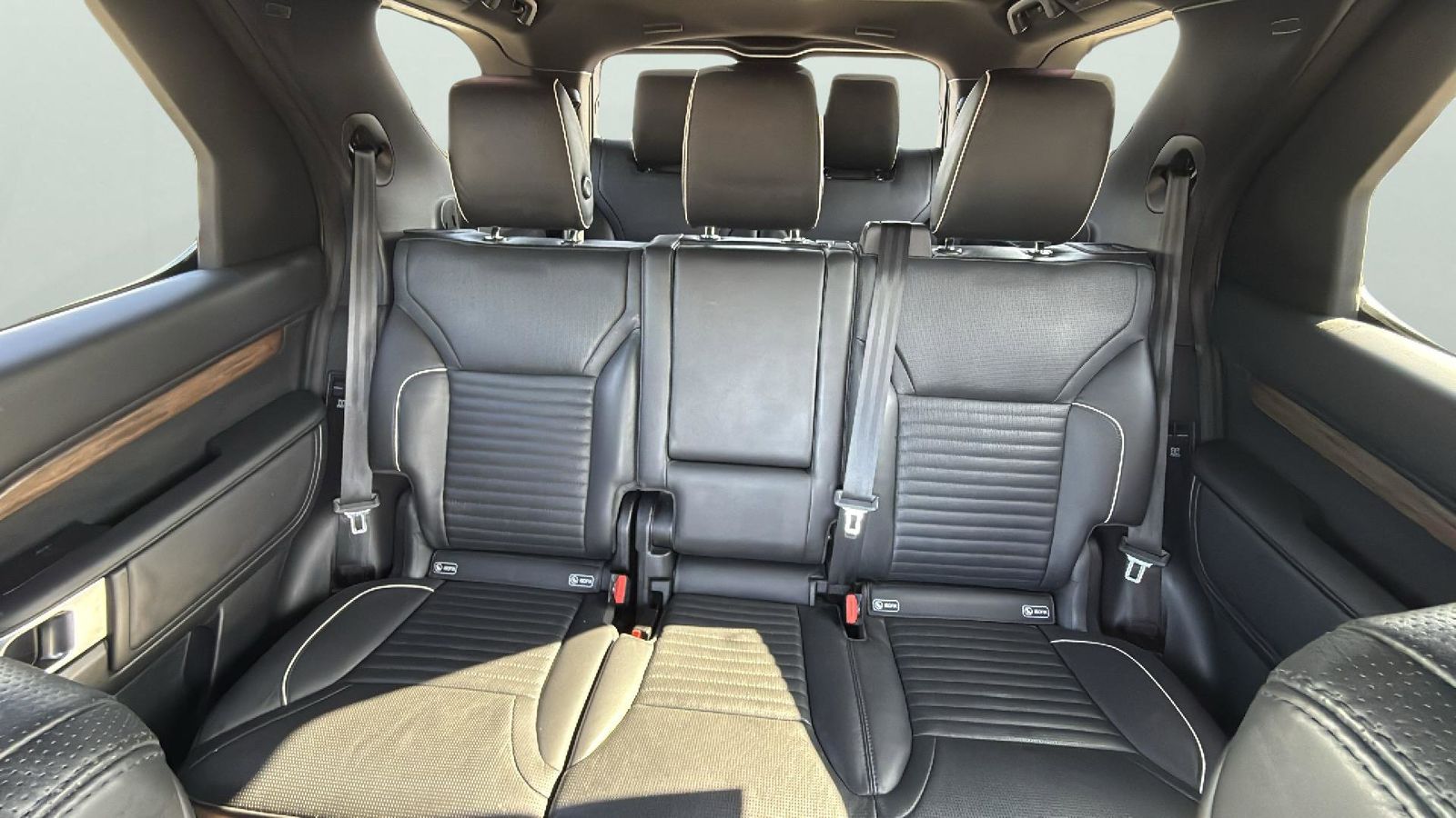 Used Car 2020 Land Rover Discovery  Hse Luxury For Sale Under $30,000 In Austin, Texas