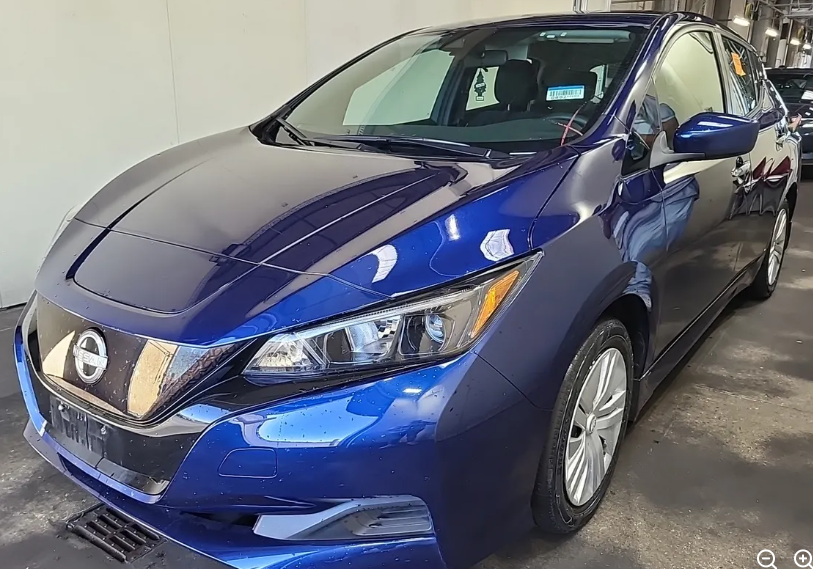 2025 Nissan LEAF Azul (Deep Blue Pearl) Hatchback Tracción delantera Automática
