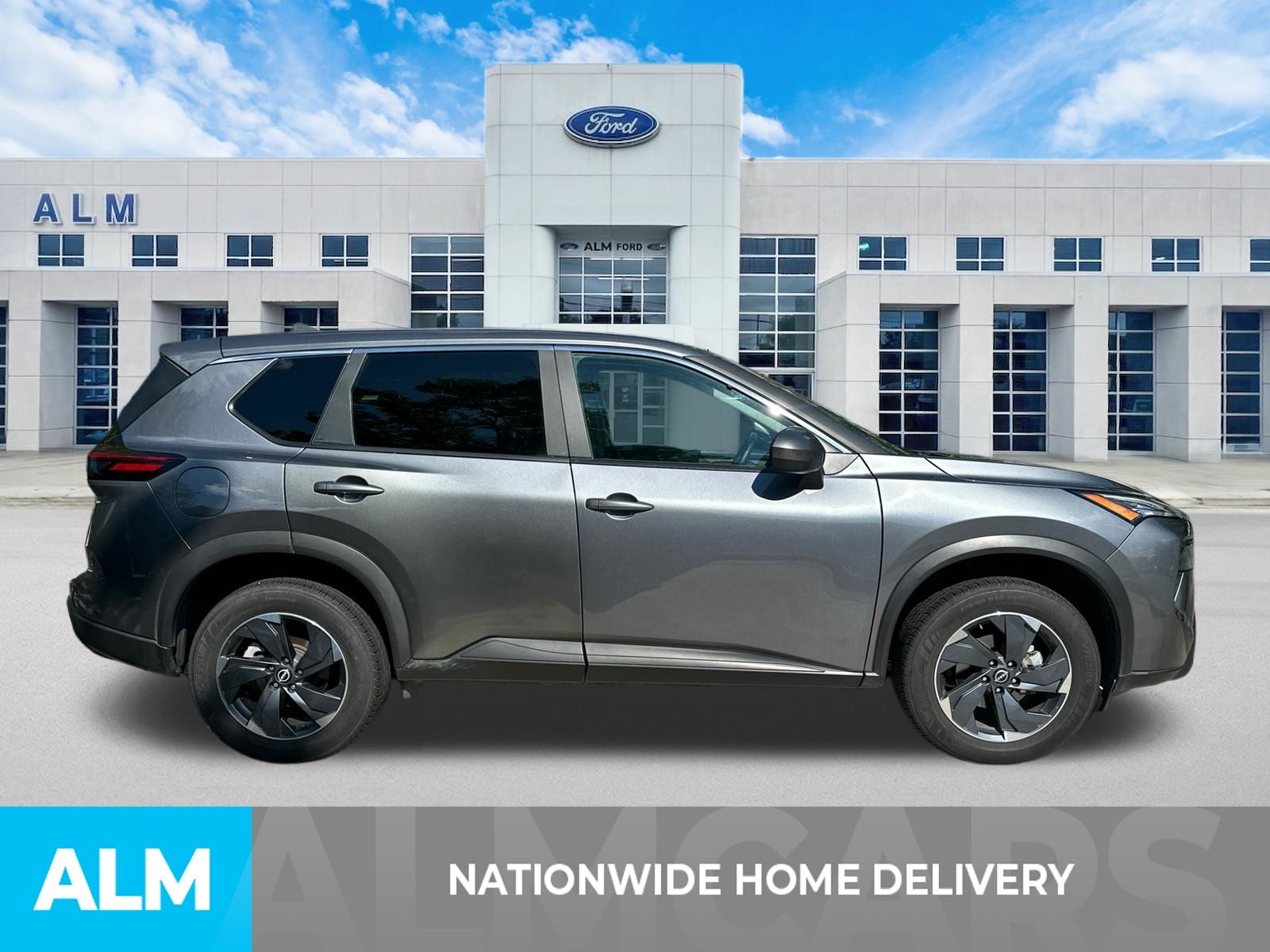 Used 2025 Gray Nissan SV image 4
