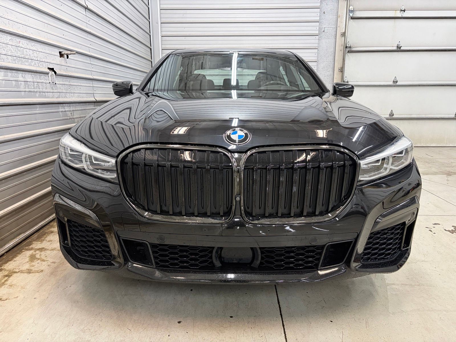 Photo 2 of 2022 BMW 7 Series 740i xDrive