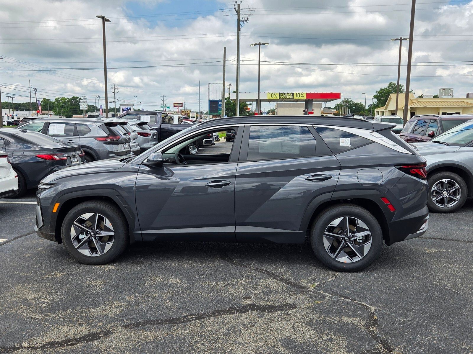 New 2026 Gray HYUNDAI SEL image 4