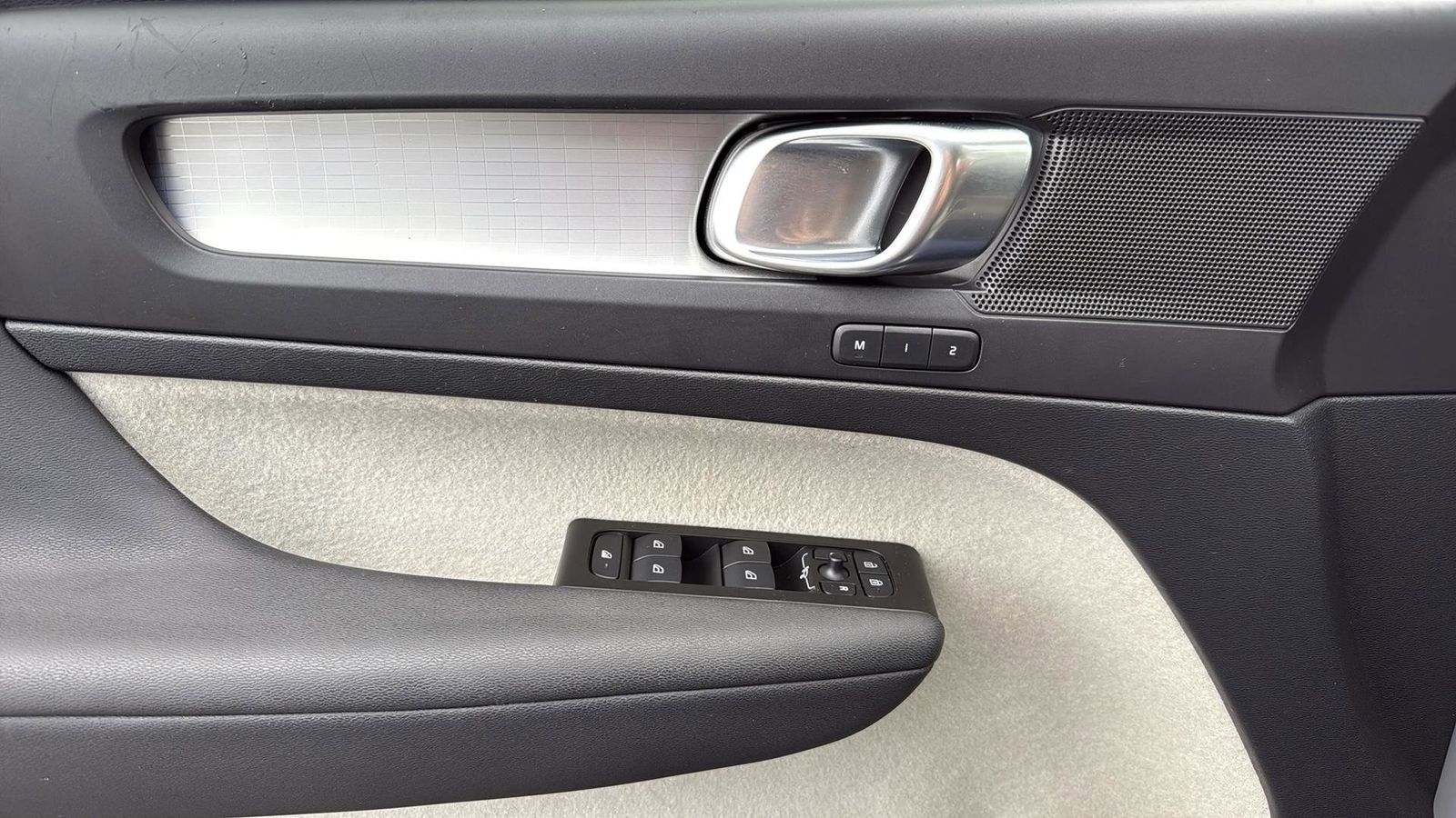 Used Car 2022 Volvo Xc40  Momentum For Sale Under $30,000 In Austin, Texas