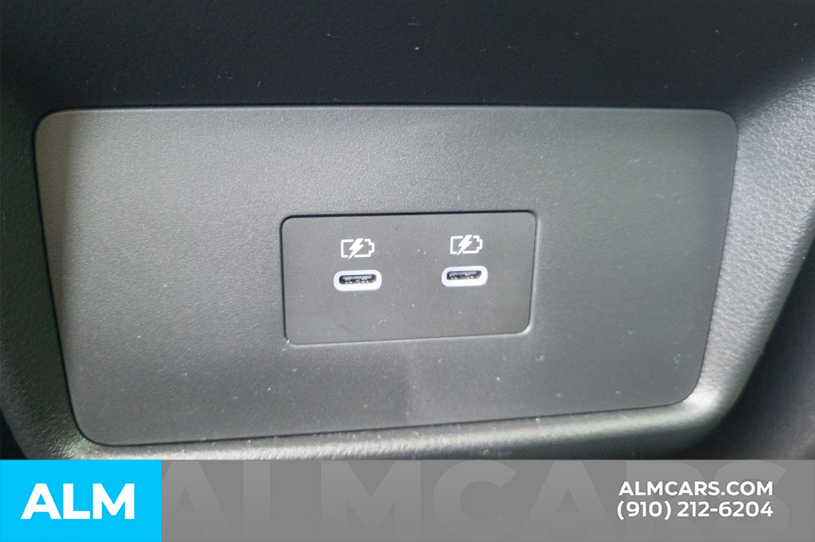 Used 2025 White Pearl Nissan Platinum image 25