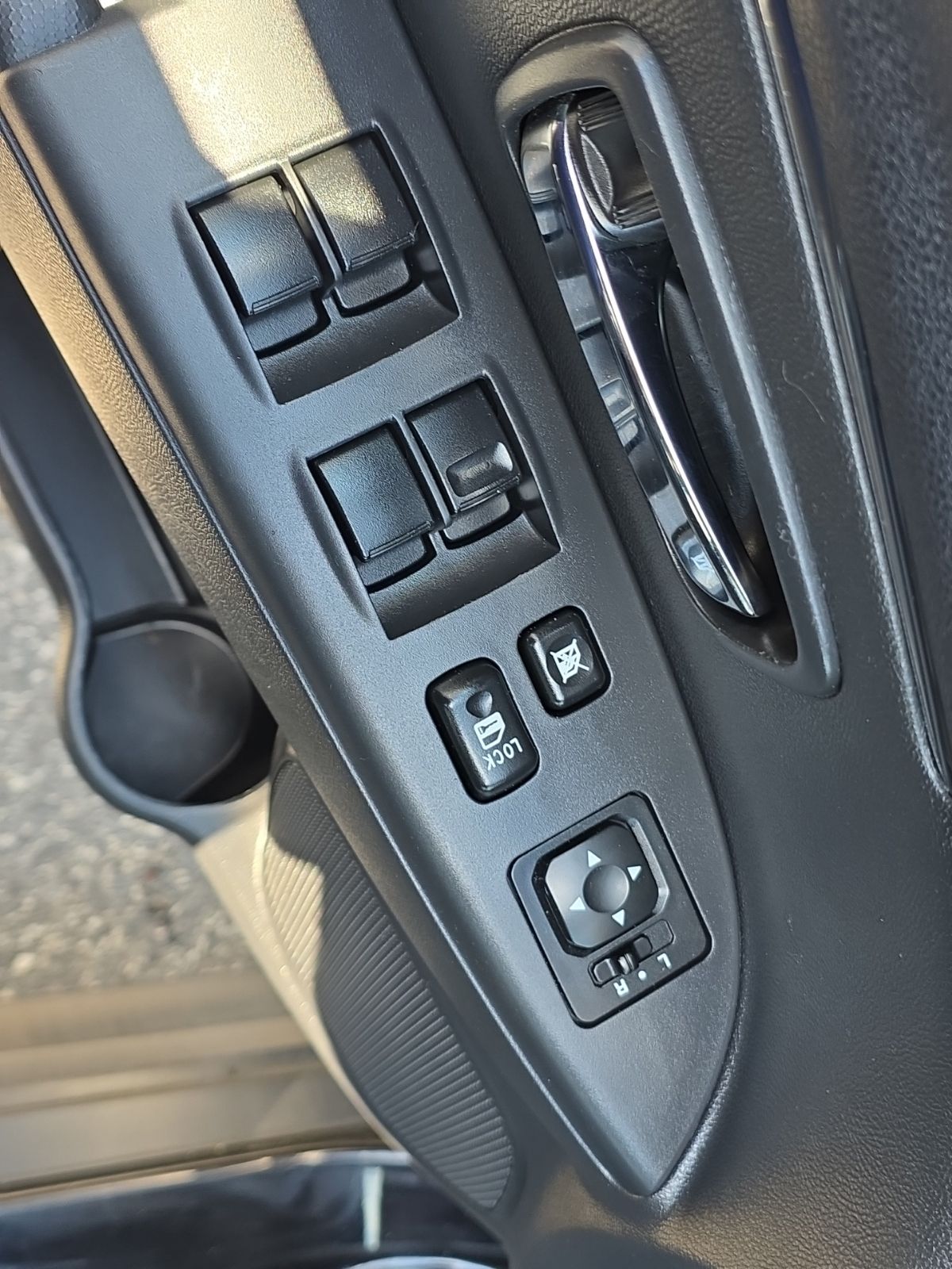 Used 2024  Mitsubishi 2.0 ES image 26