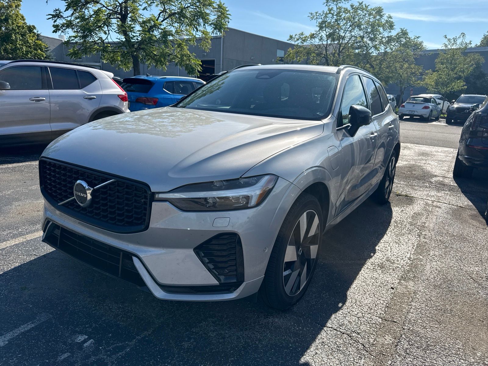 2024 Volvo XC60 Recharge T8 Plus Dark Theme eAWD