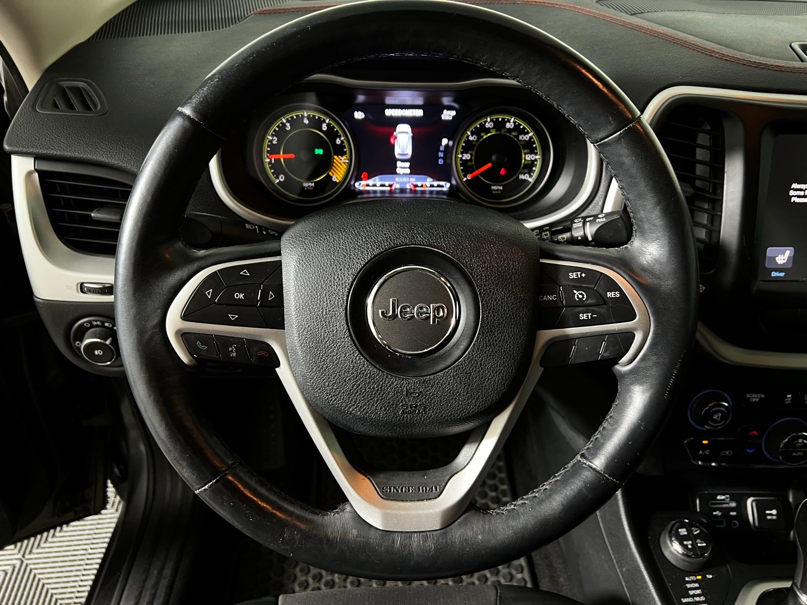 Thumbnail: 2015 Jeep Cherokee - 10