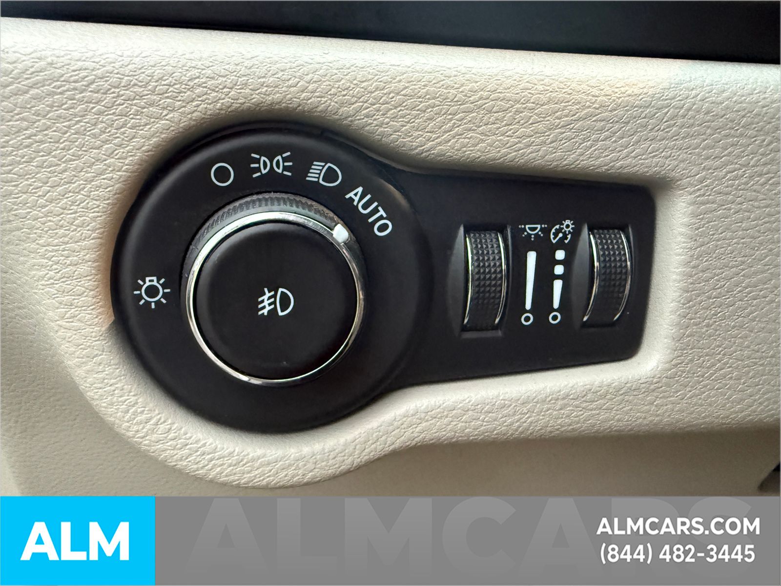 Used 2023 Bright White Clearcoat Chrysler Touring L image 27