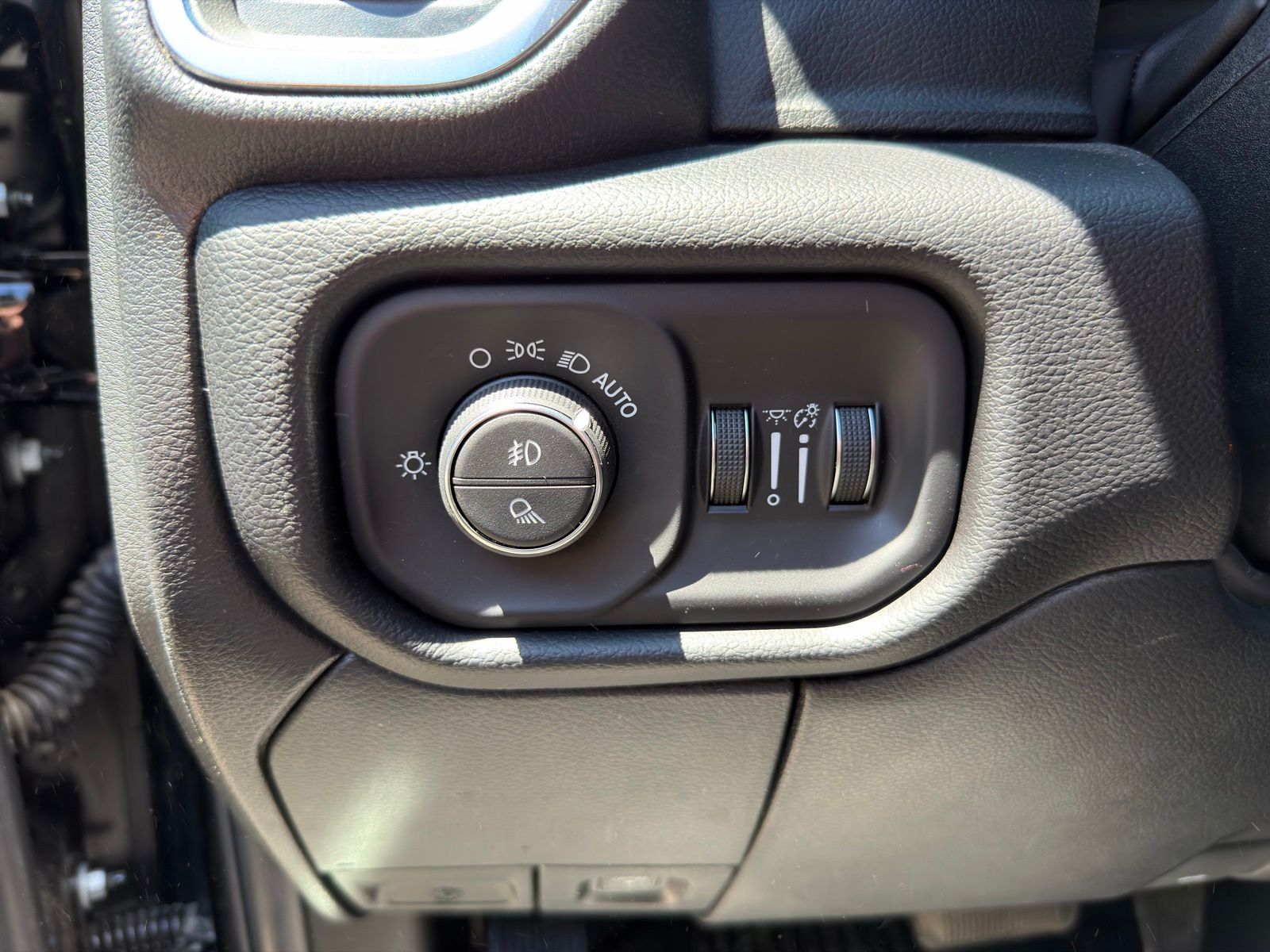 2026 RAM 3500 Laramie - Photo 17