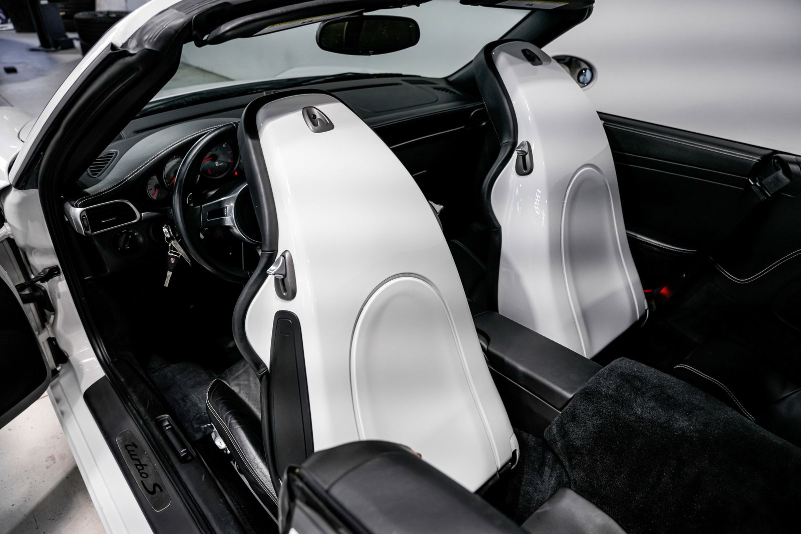 2011 Porsche 911 Turbo S — photo 22