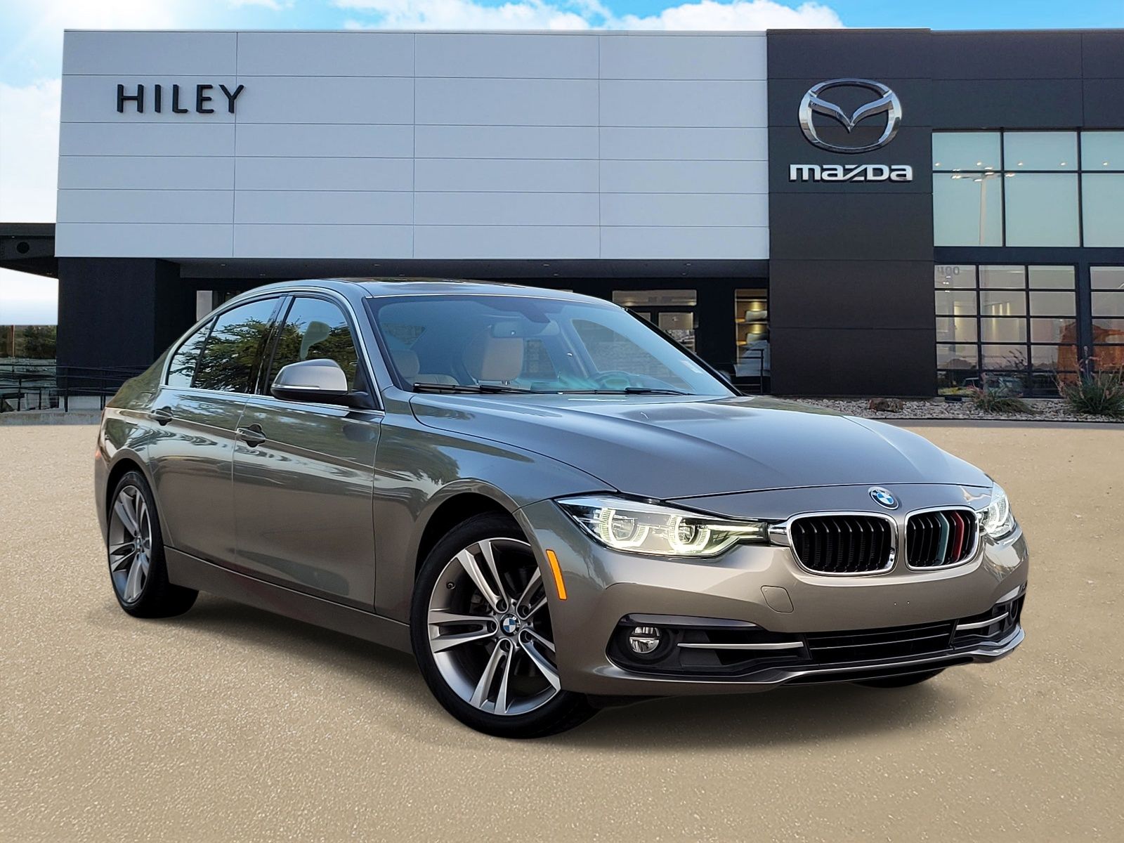 2018 BMW 3 Series 330i Sedan's photo