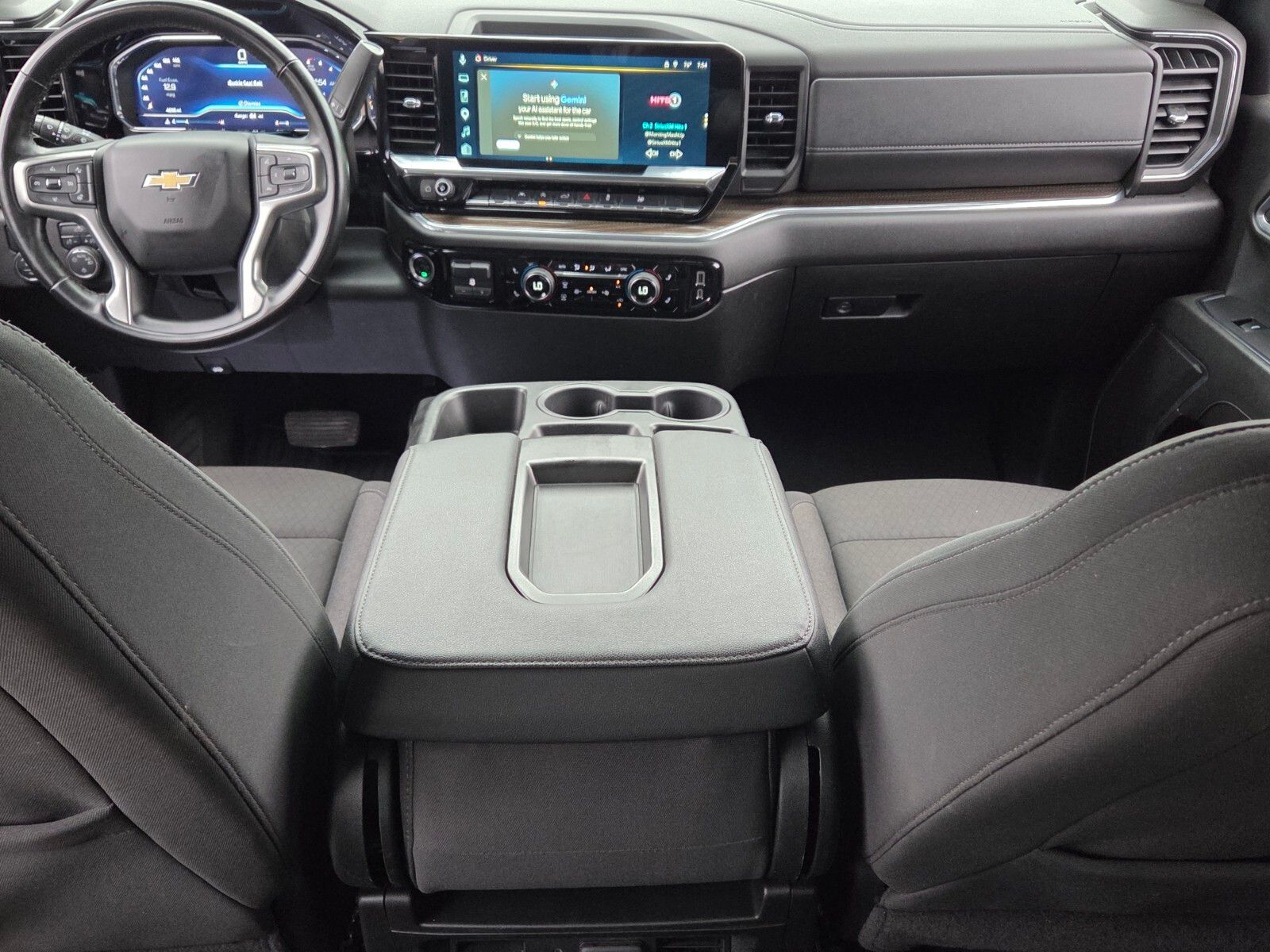 Used 2025 White Chevrolet LT image 8