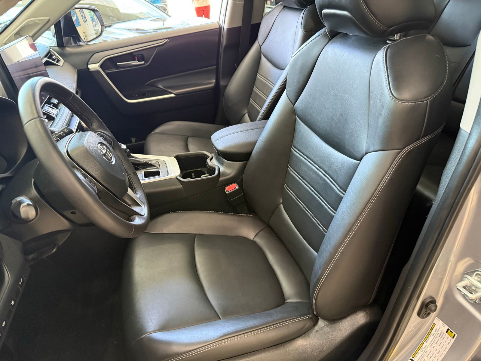 Used 2023 Silver Toyota XLE Premium image 8