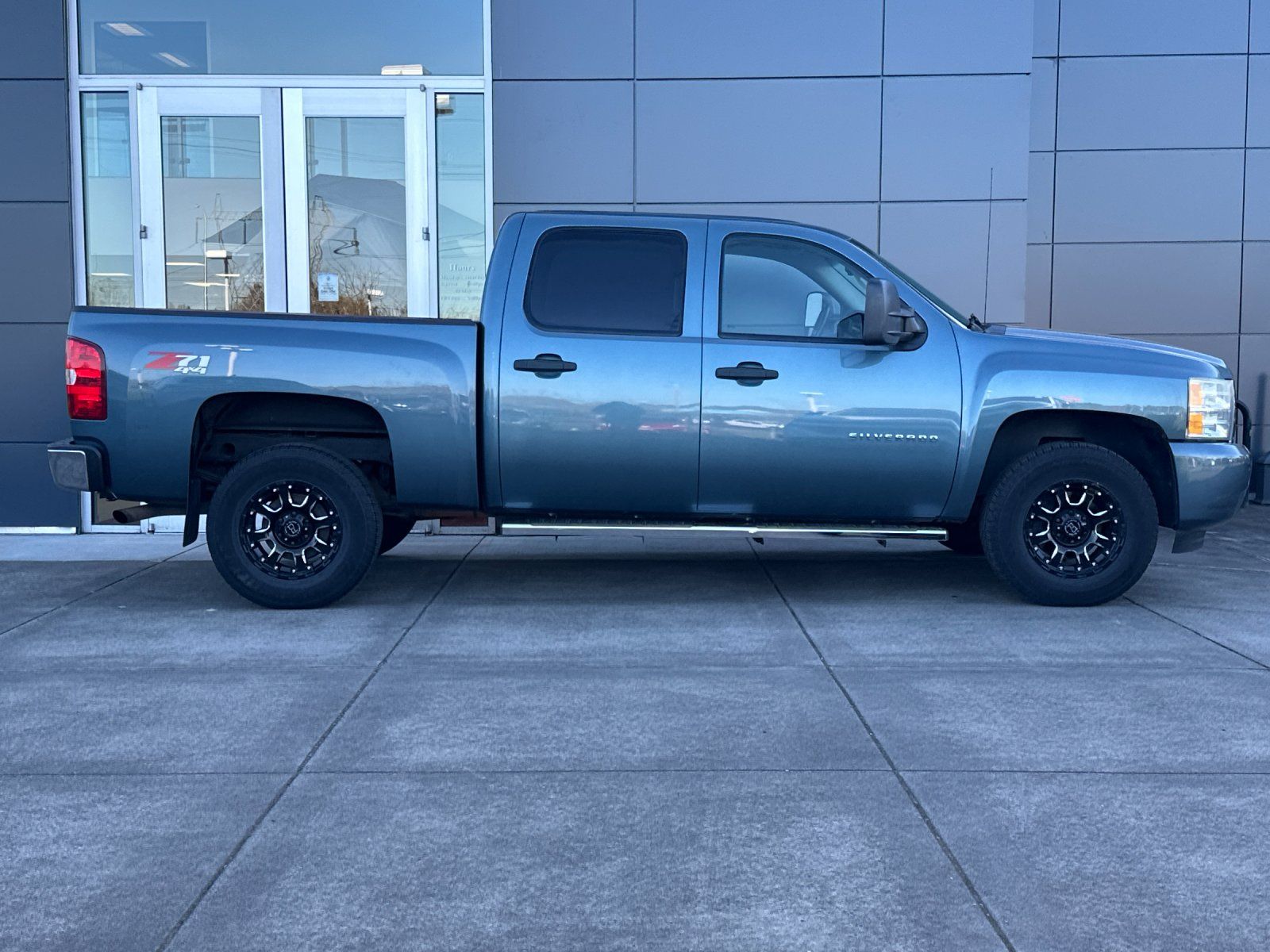 Used 2010 Chevrolet Silverado 1500 LT with VIN 3GCRKSE3XAG155491 for sale in Wilsonville, OR
