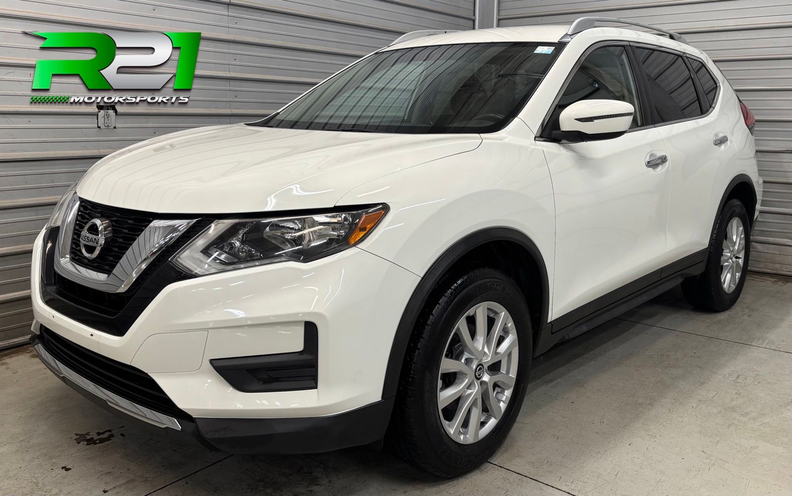Photo 1 of 2017 Nissan Rogue SV