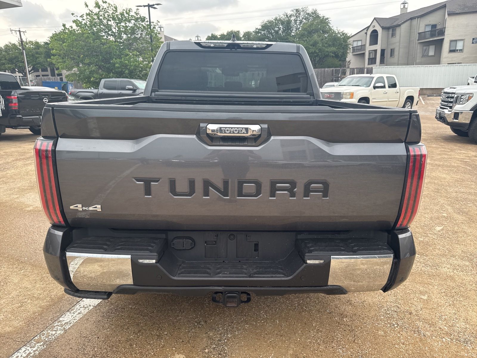 View vehicle photo 7