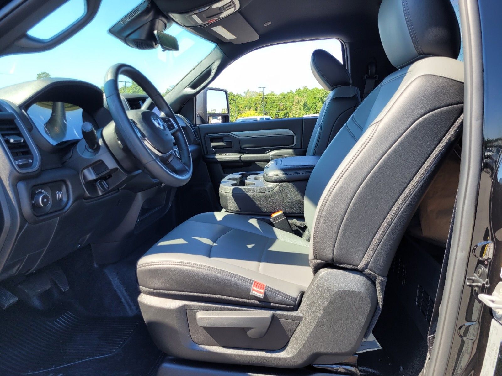 2025 Ram 3500 Tradesman photo 3