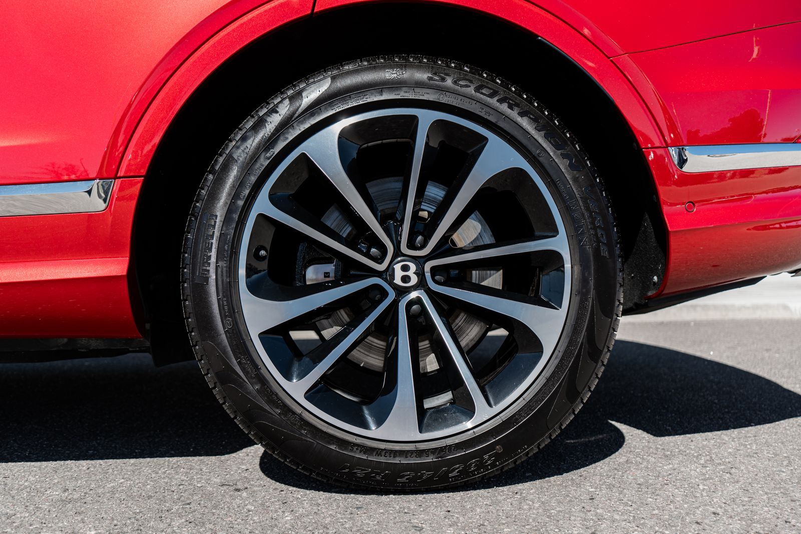 2024 Bentley Bentayga Azure - Photo 7