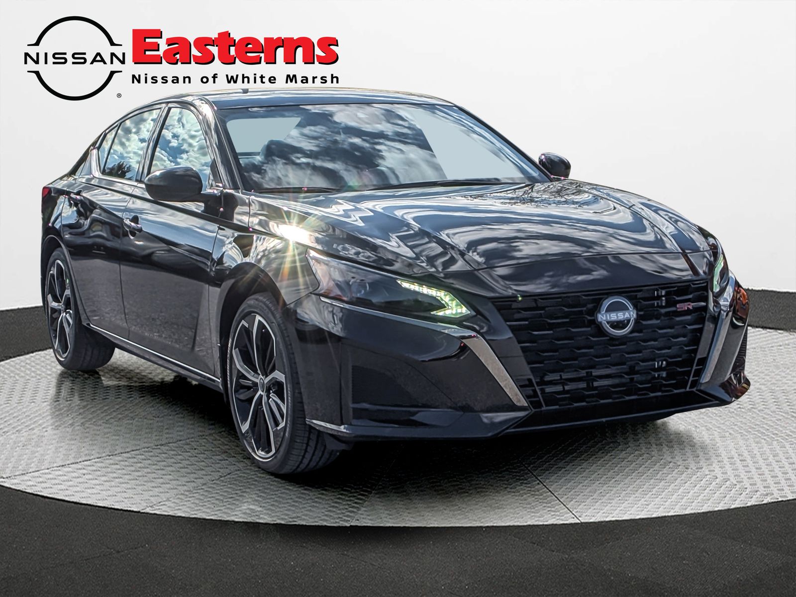 2025 Nissan Altima SR photo 3