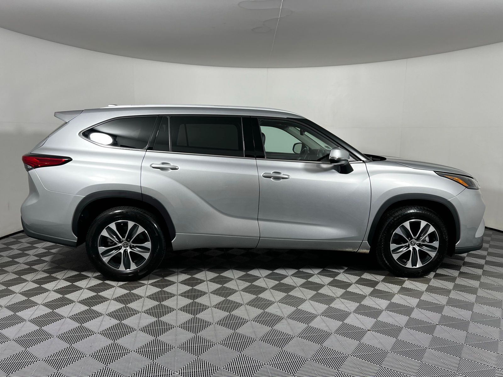 2022 Toyota Highlander XLE 4