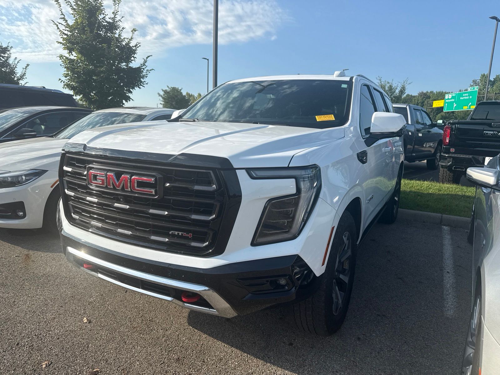 Summit White 2025 GMC Yukon SUV / Crossover Four-Wheel Drive