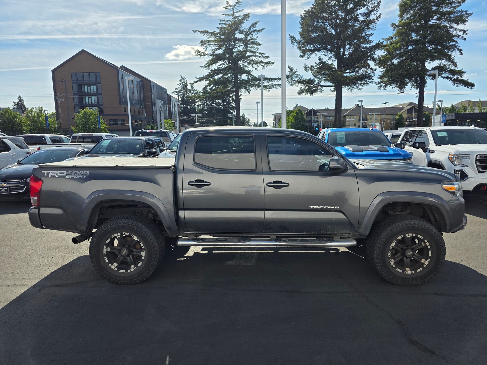 View vehicle photo 4