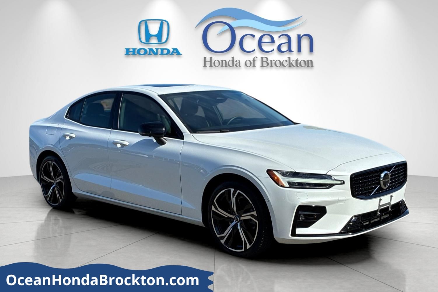 2024 Volvo S60 B5 Plus Dark Theme