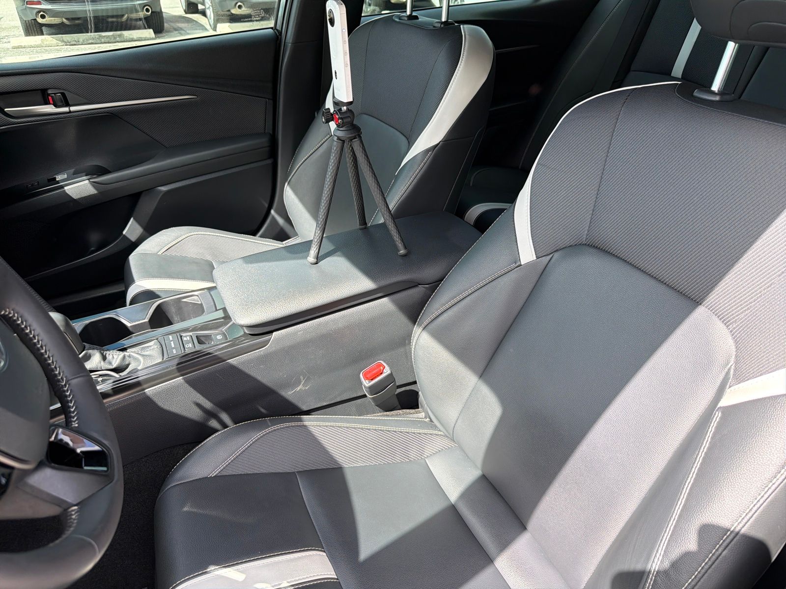 Used 2025 Toyota Camry SE 4D Sedan