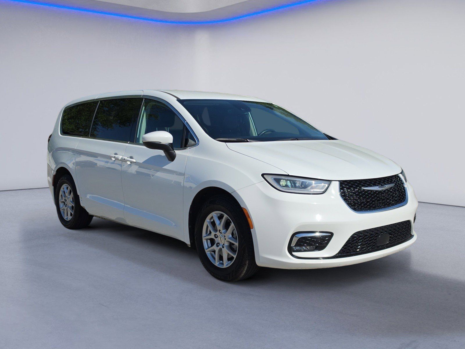 View vehicle photo 7