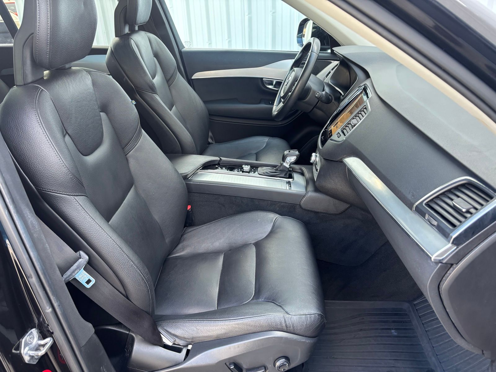 Used Car 2017 Volvo Xc90  T6 Momentum For Sale Under $20,000 In Austin, Texas