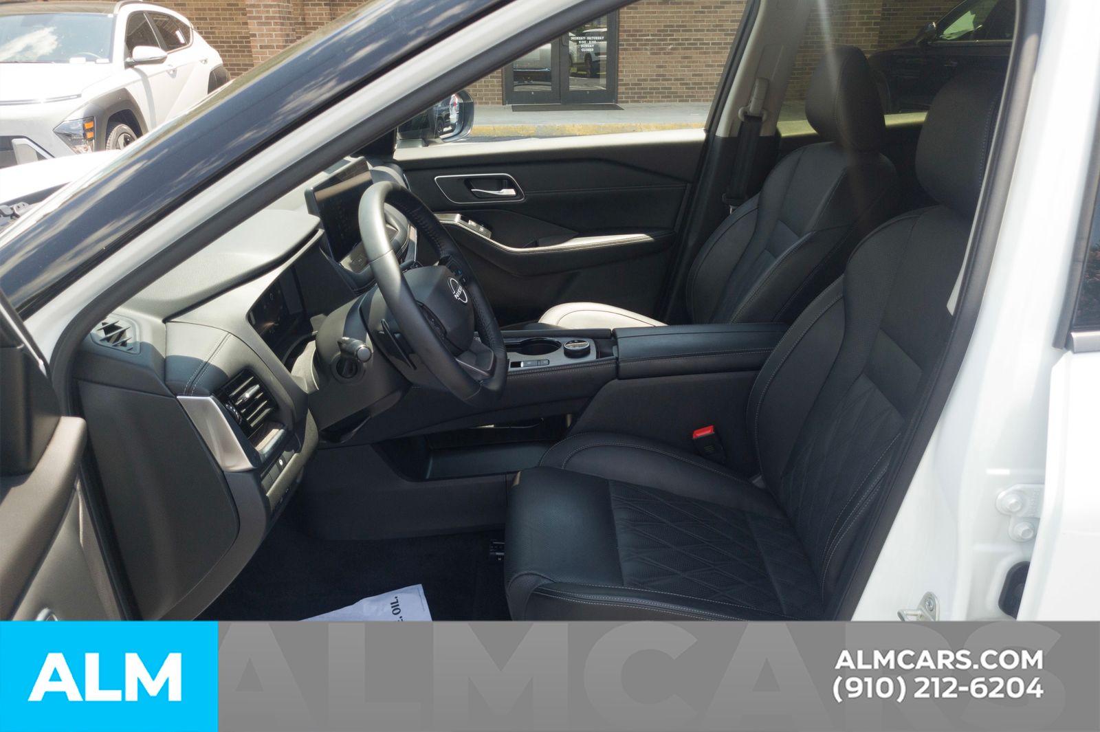 Used 2025 White Pearl Nissan Platinum image 16