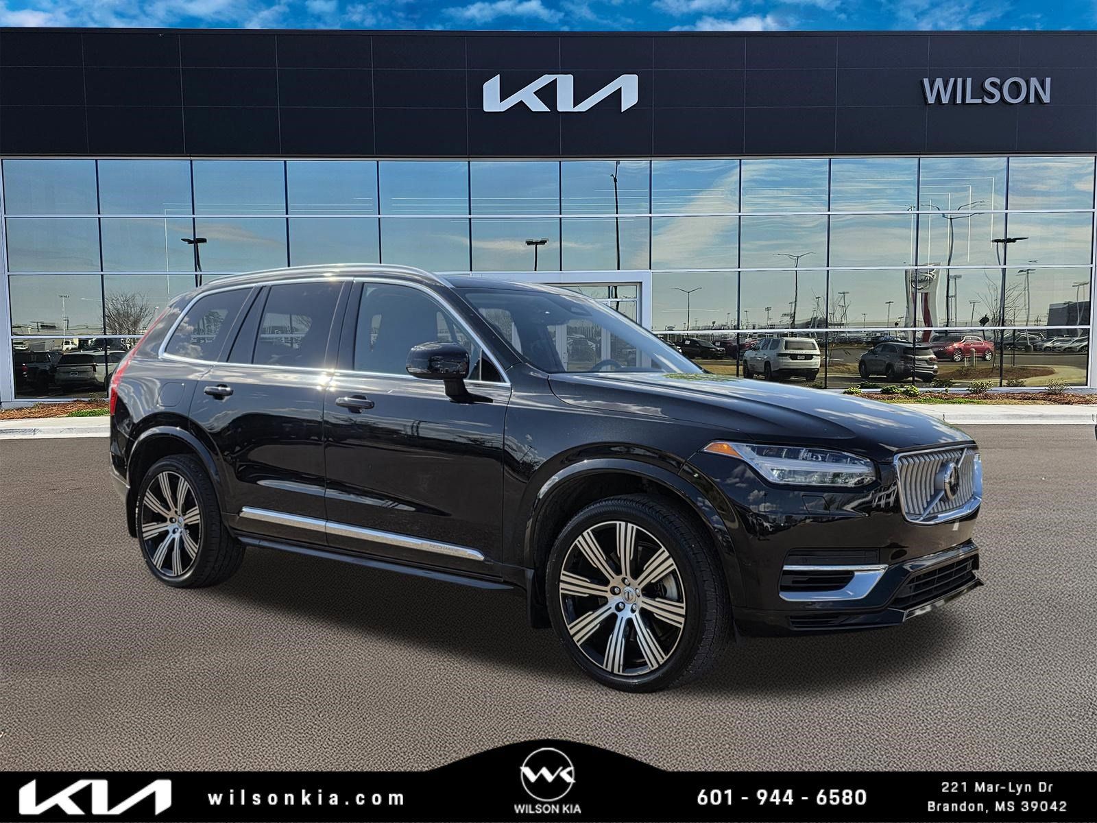 Onyx Black Metallic 2023 Volvo XC90 Recharge T8 Plus Bright Theme 7-Passenger eAWD SUV / Crossover All-Wheel Drive Automatic