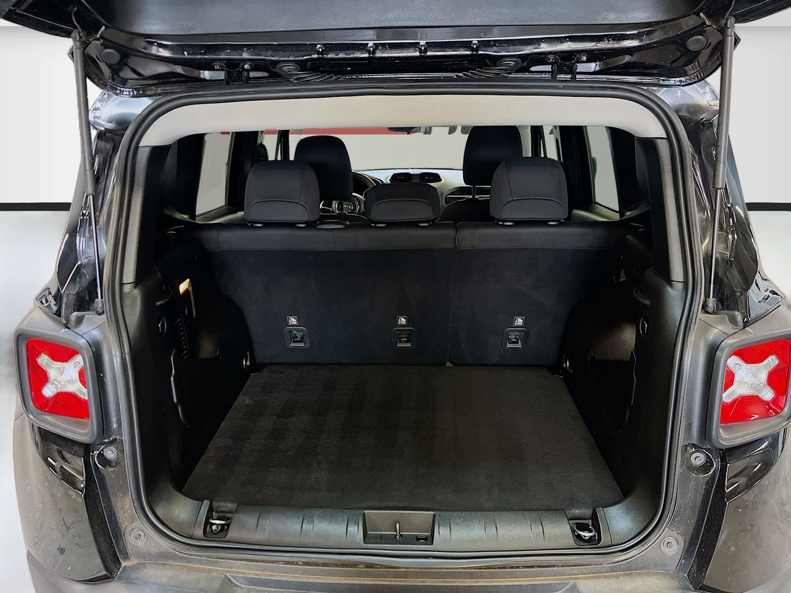 Used 2021 Black Jeep Latitude image 24
