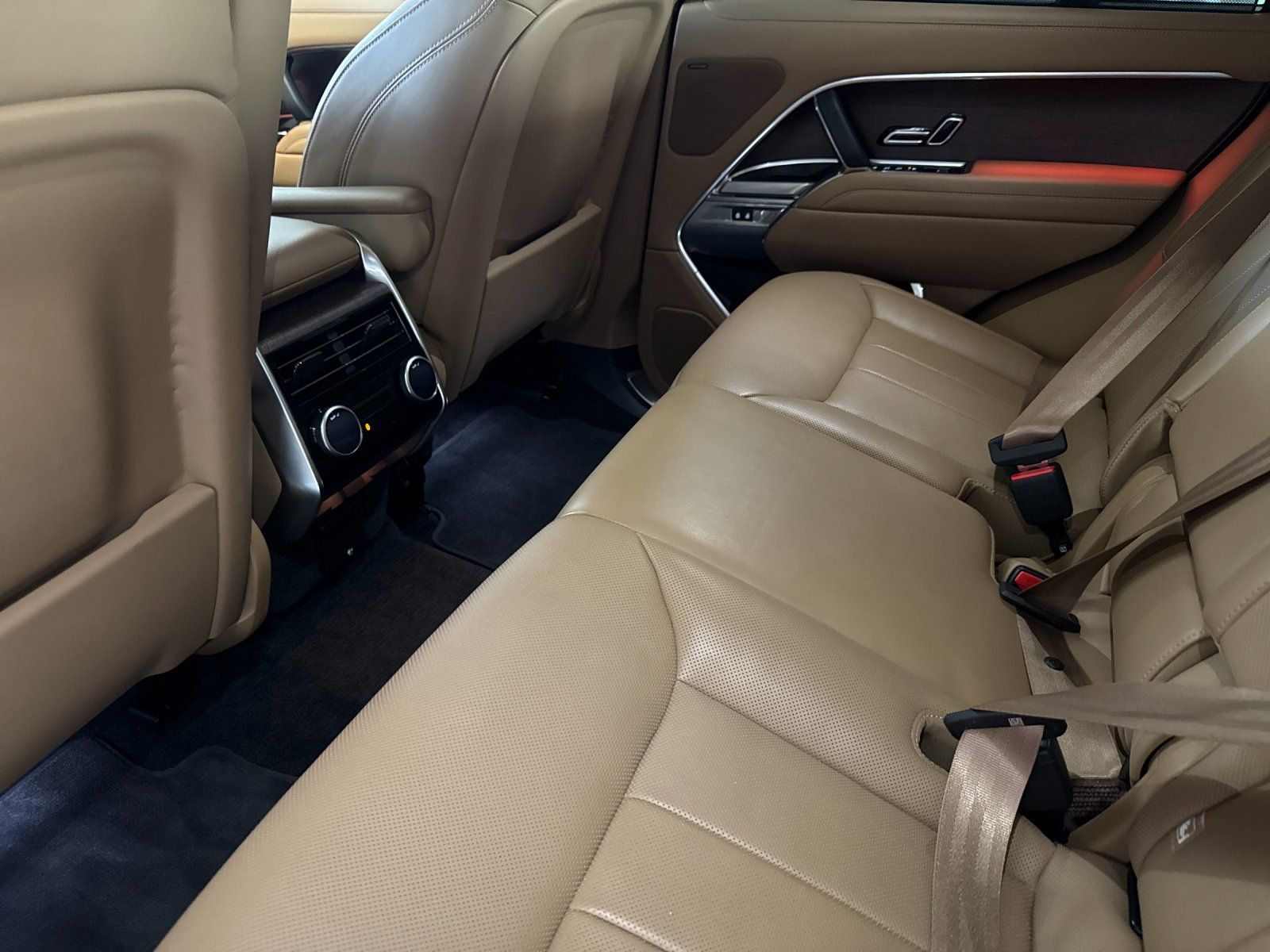 2023 Land Rover Range Rover SE - Photo 11